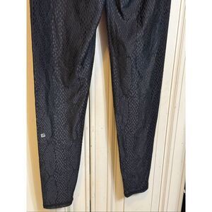 Lanston Sport Women's High-Rise Snakeskin Jacquard Pull-on Leggings Black Small